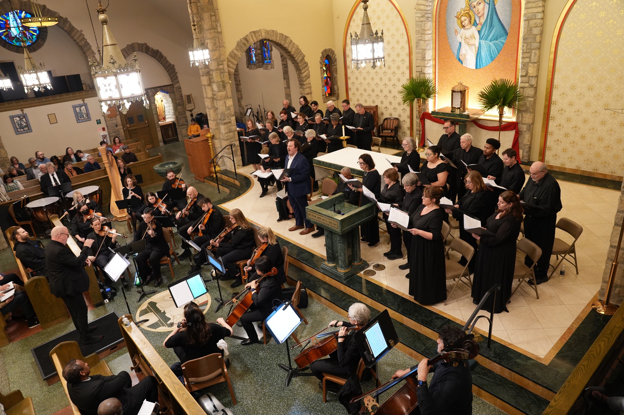 Geoffrey Gear sings The Seven Last Words of Christ live opera video