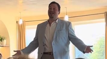Geoffrey Gear sings Quanto E Bella live opera singing video